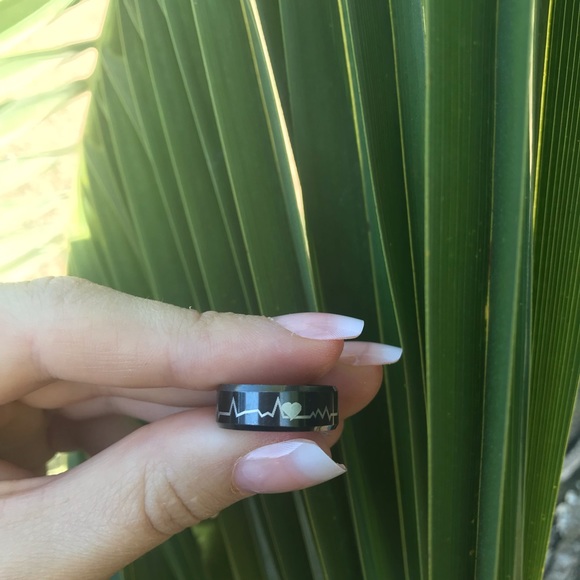 NWT stainless steel black ring - Picture 3 of 4